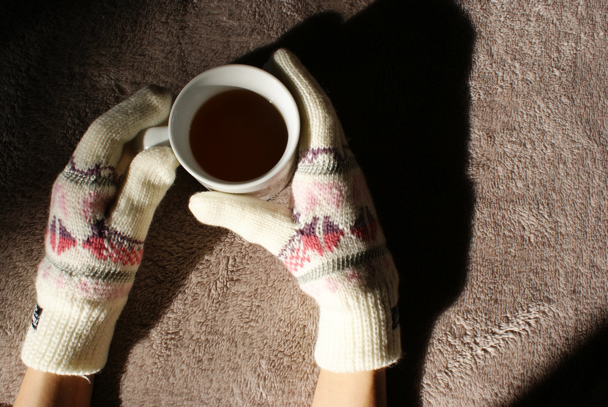 cozy gloves tea winter feeling