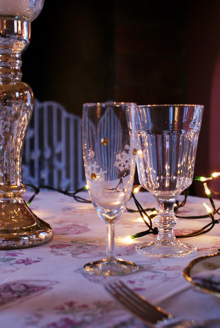 diy decorated flutes glasses christmas 