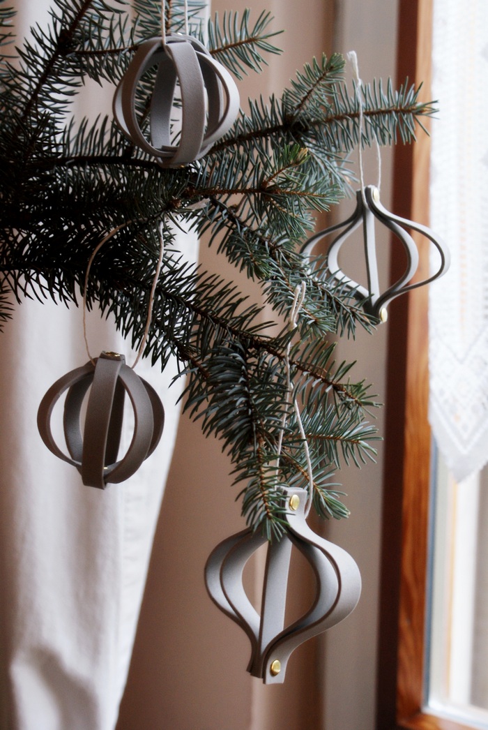 DIY MINIMALIST GEOMETRIC CHRISTMAS TREE ORNAMENTS: EASY DECOR IDEA FOR THE SCANDINAVIAN DECOR LOVER