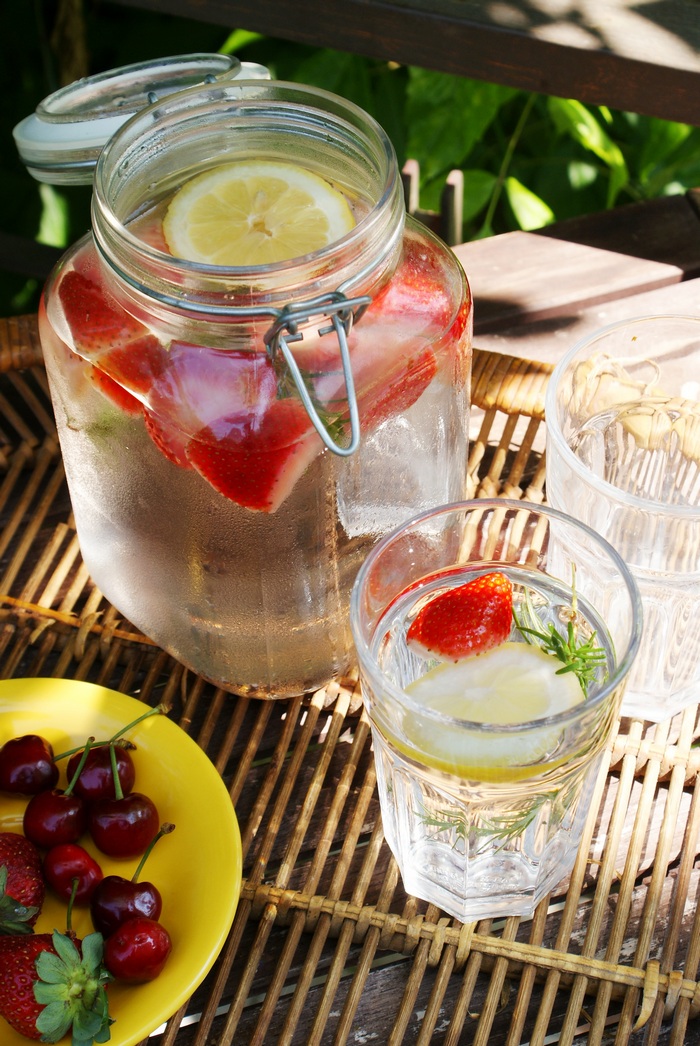 FRUITY DETOX WATER RECIPE