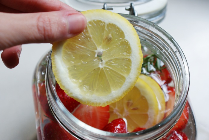 lemon detox water recipe strawberries