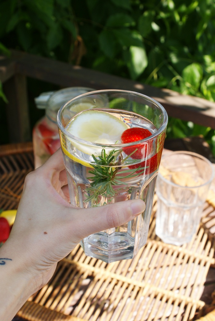 strawberries lemon detox water recipe
