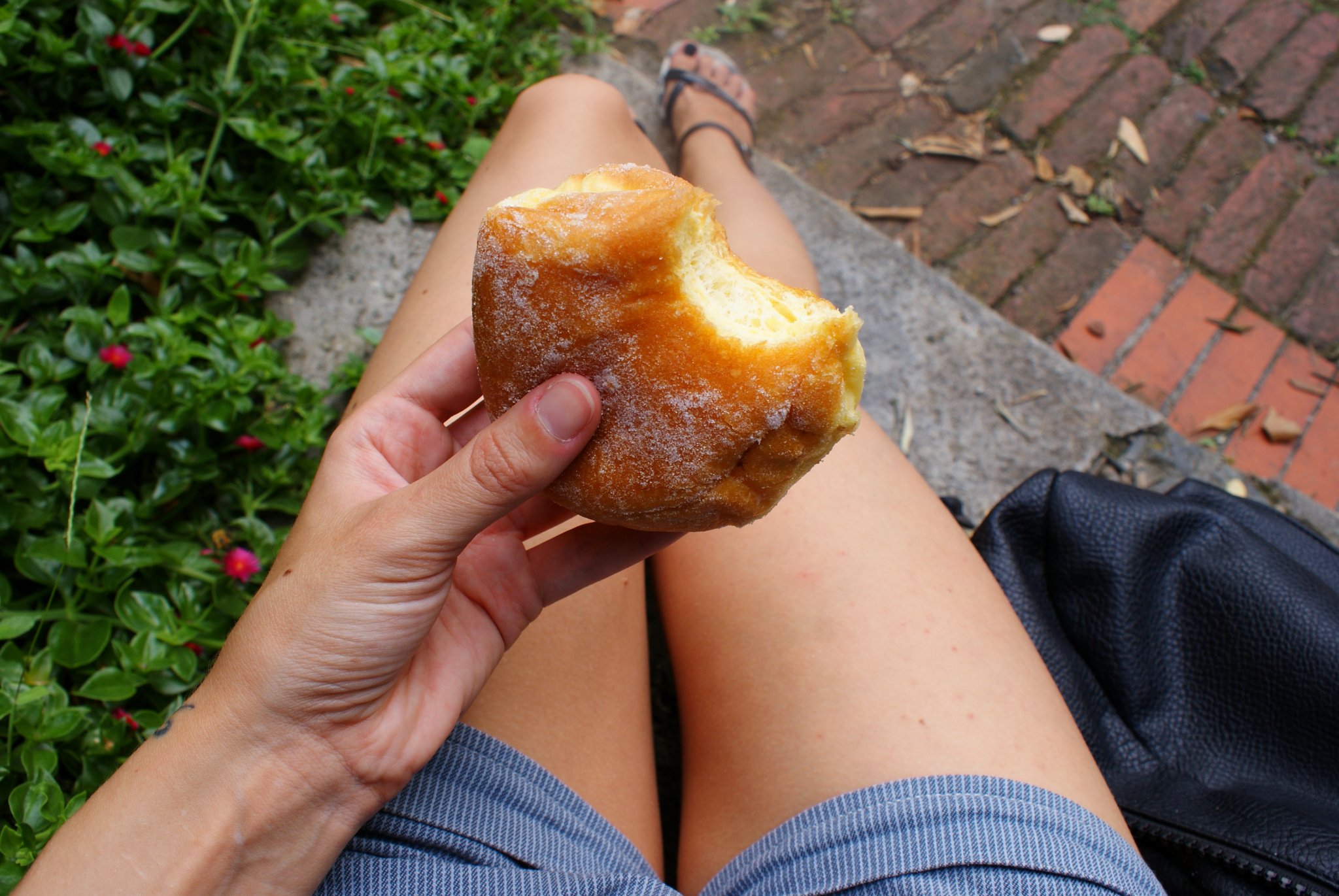 moneglia vernengo pastry krapfen bombolone