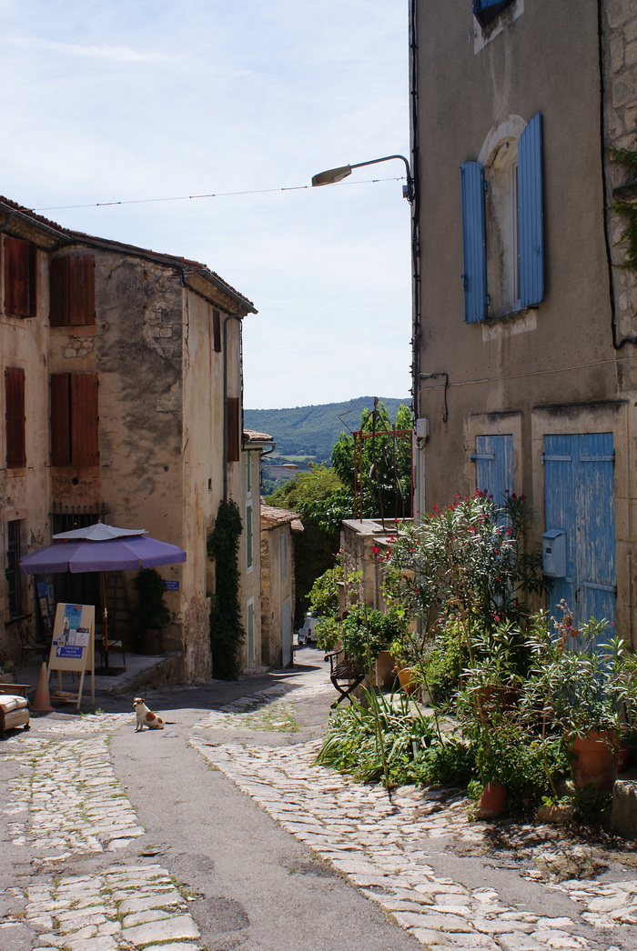 reillanne travel guide review blogger