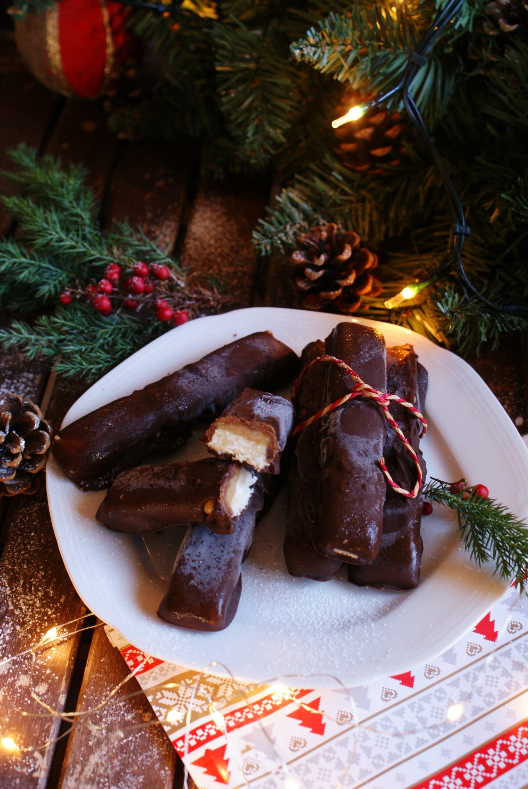 HOMEMADE CHOCOLATE & CARAMEL BARS RECIPE: EASY, NO BAKE AND QUICK CHRISTMAS DESSERT IDEA