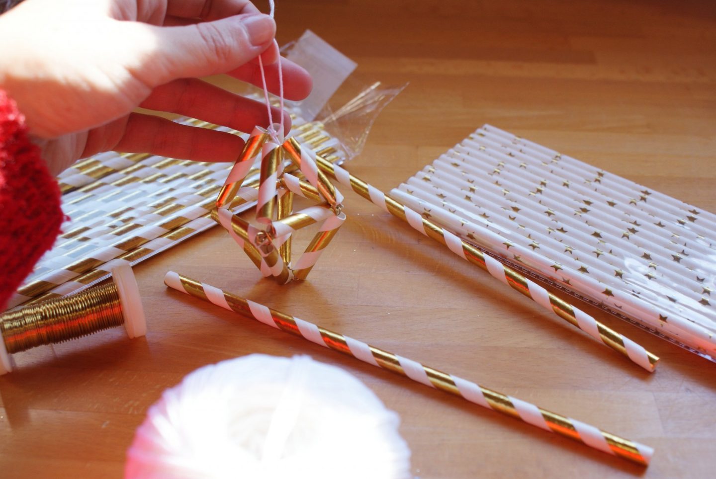 diy minimalist christmas ree decoration