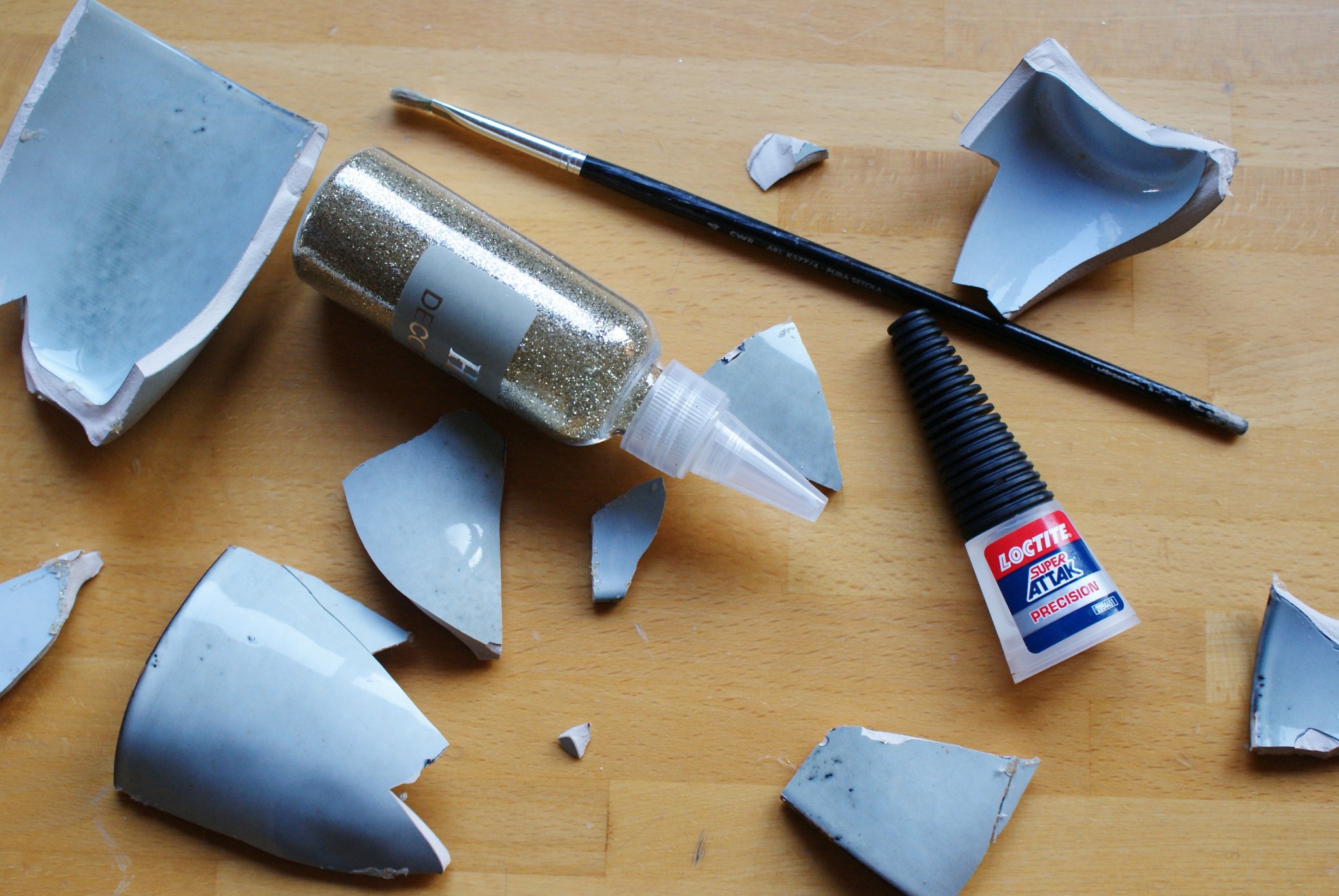 DIY KINTSUGI (THE JAPANESE ART OF REPAIRING BROKEN POTTERY) - Francine's  Place Blog