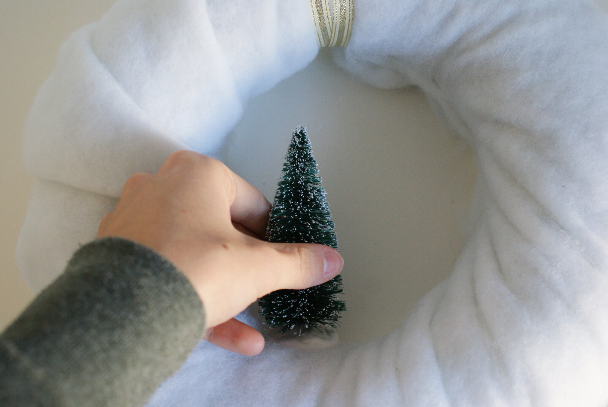 diy hanging miniature wreath snow white cotton tree christmas tutorial easy last minute