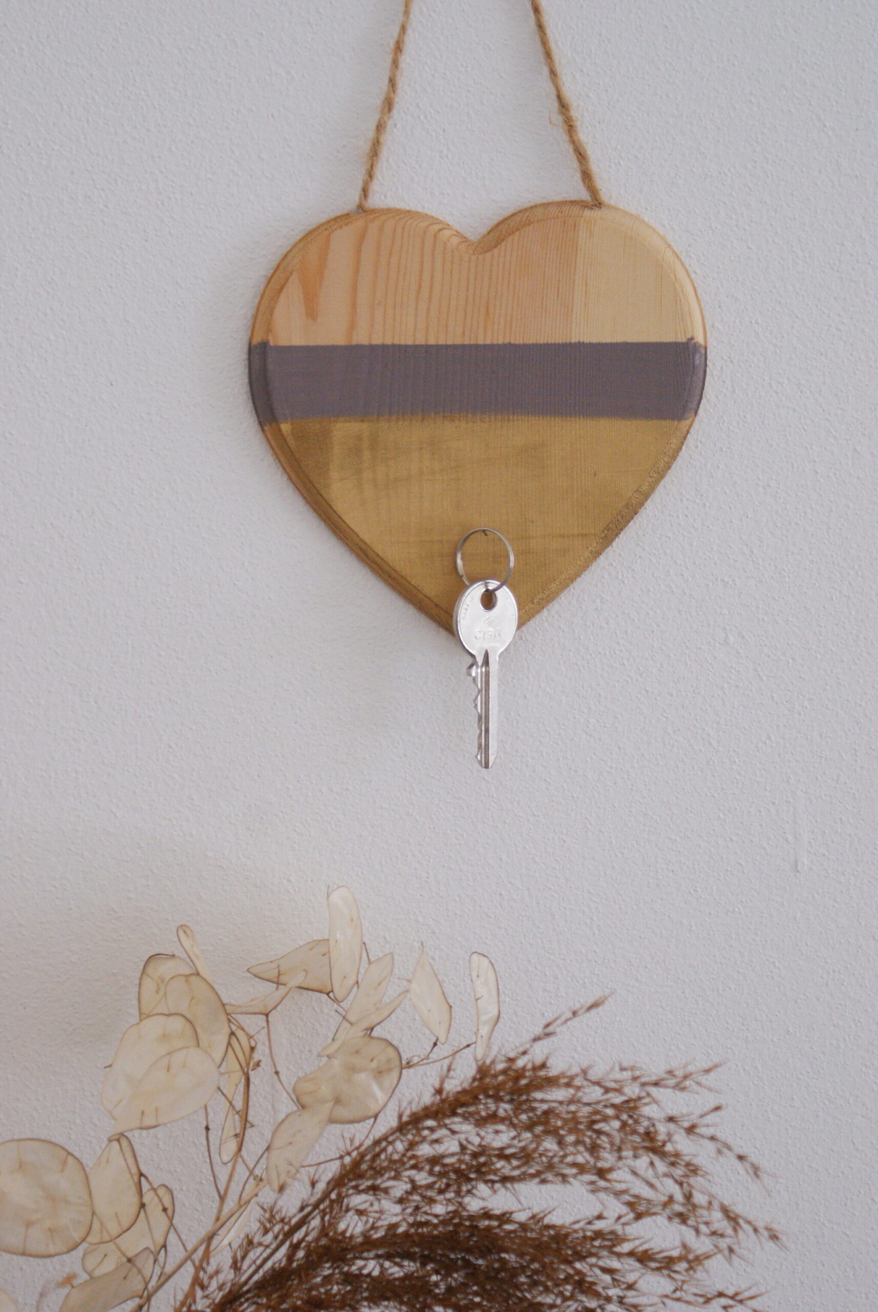 diy minimalist neutral hanging key holder wood entryway home decor tutorial easy francinesplaceblog