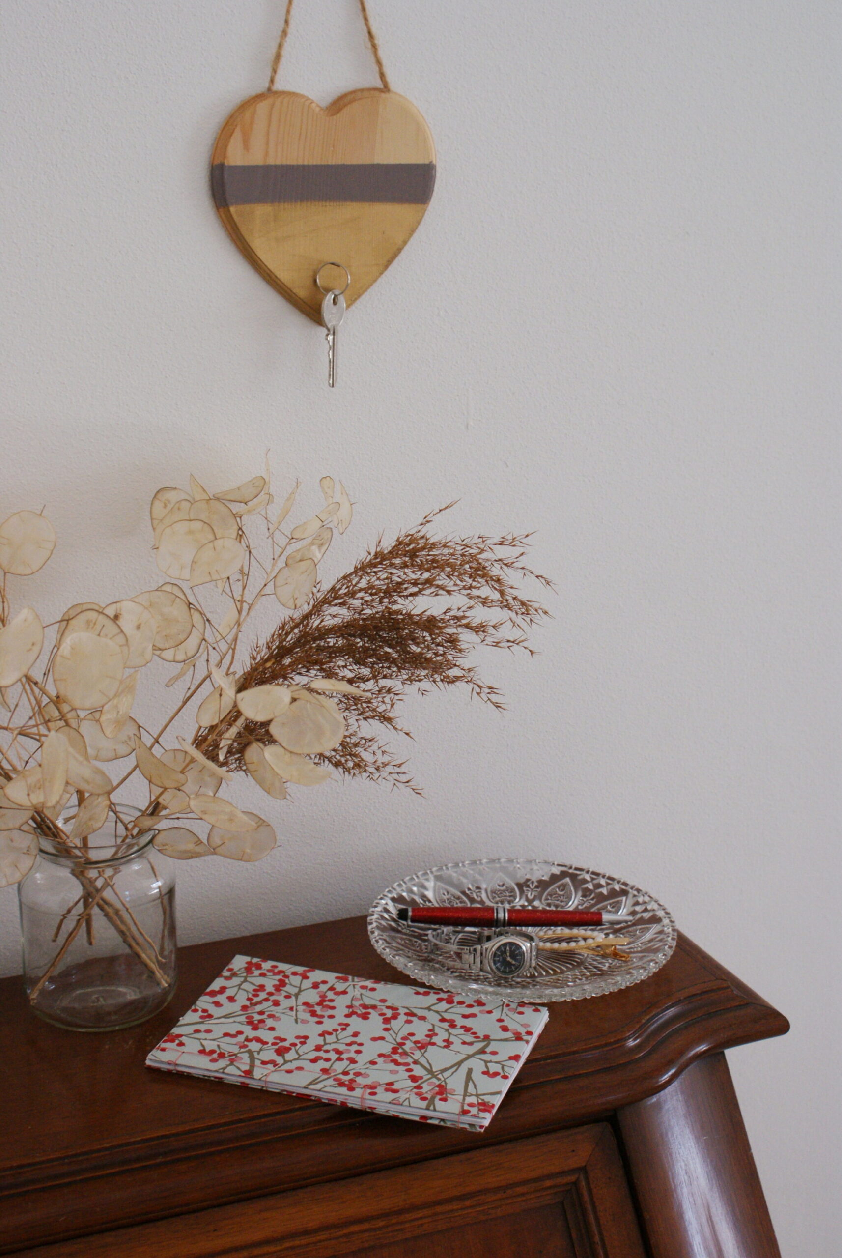 diy minimalist neutral hanging key holder wood entryway home decor valentine day gift idea handmade francinesplaceblog