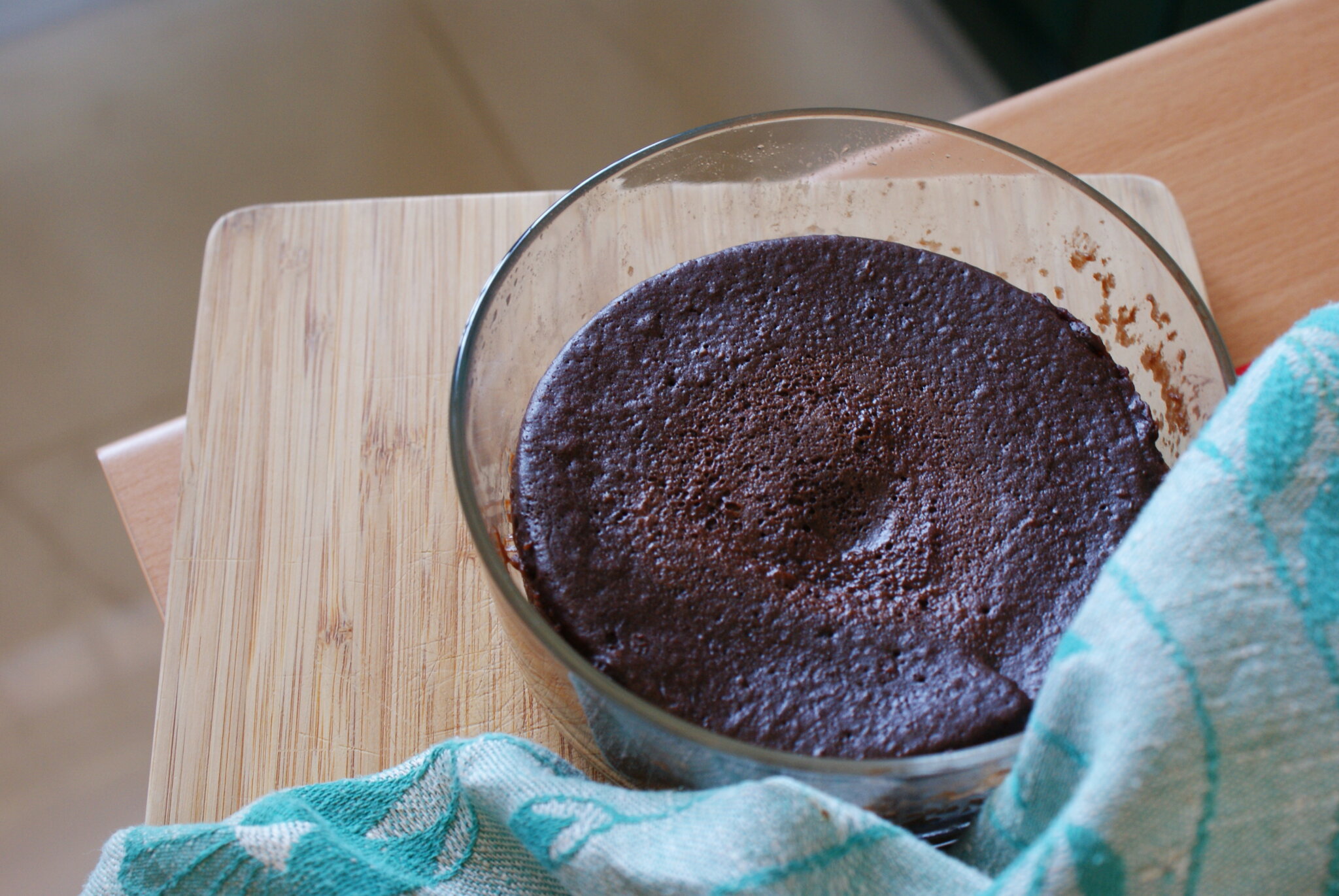 10 ten minute chocolate cake microwave recipe easy simple few ingredients ultimate bake time included