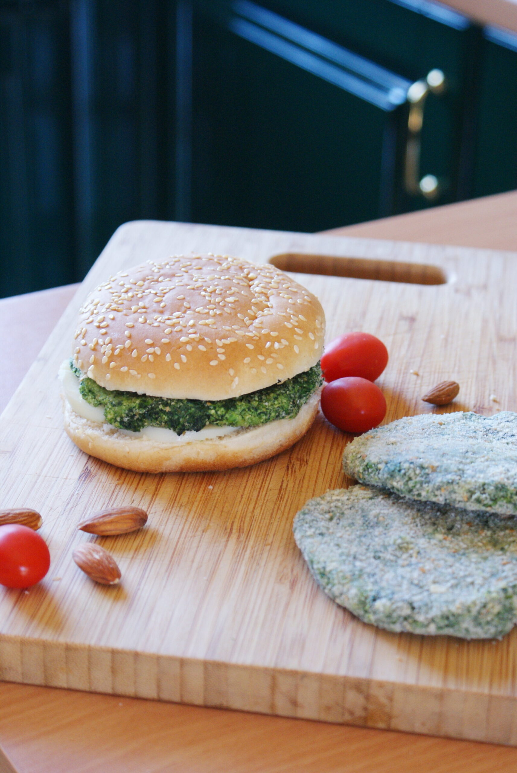 5 MINUTE HOMEMADE SPINACH AND TOFU GREEN BURGERS RECIPE (VEGAN FRIENDLY)