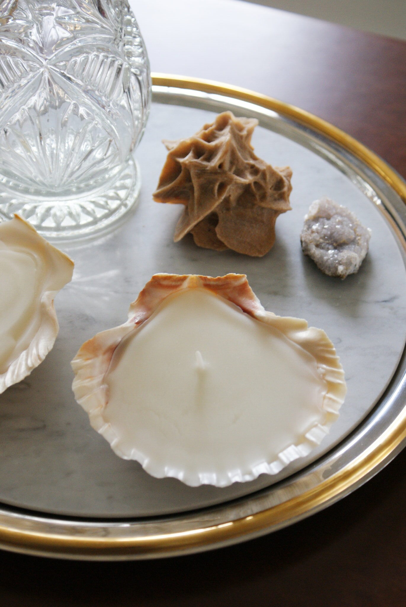 diy sea shell candles ultimate easy quick tutorial how make home decor aesthetic candele conchiglia conchiglie faidate casa come fare francinesplaceblog