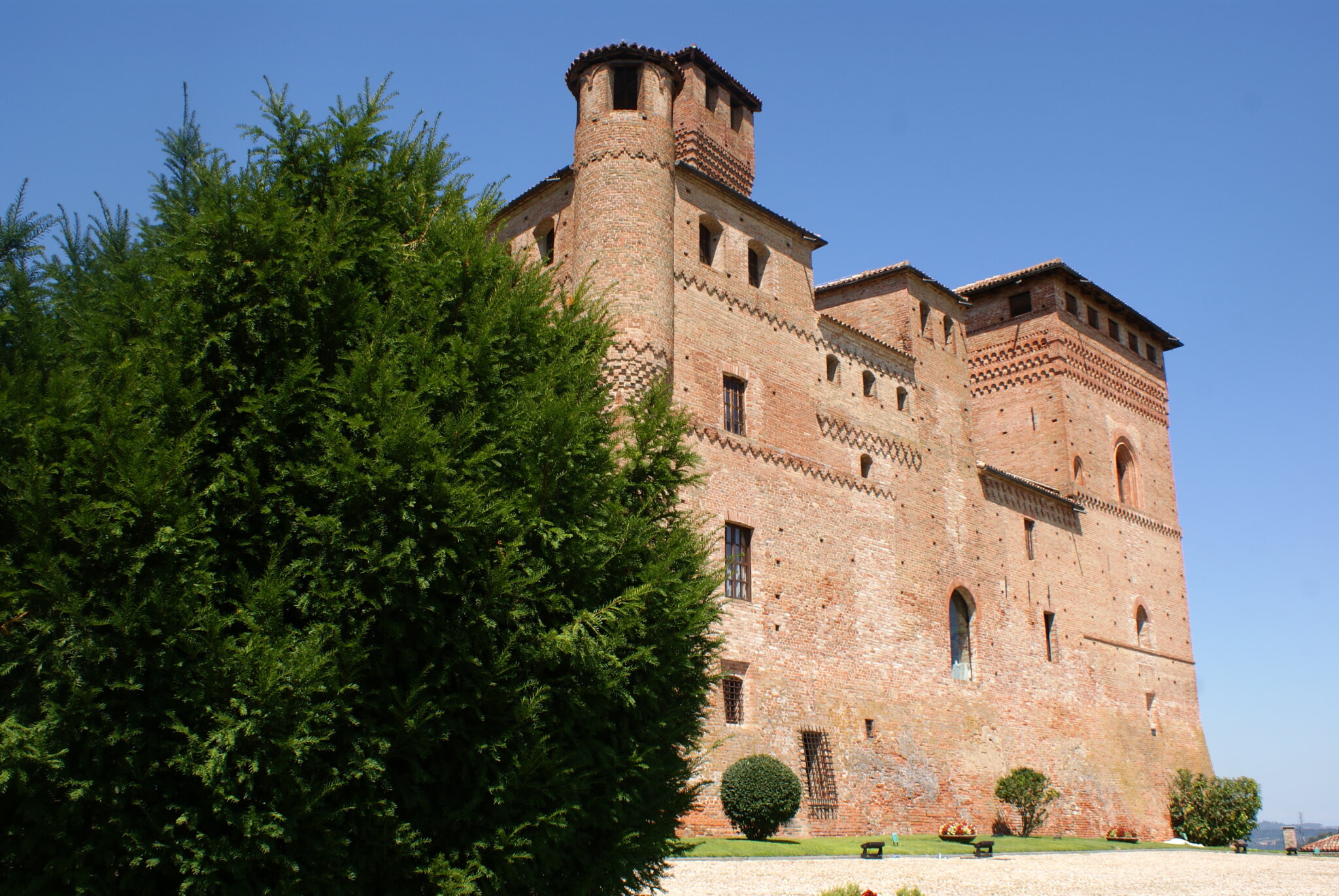 monferrato travel guide piemonte italy piedmont tips eat see do guida viaggio vedere mangiare fare turismo tourism trip francinesplaceblog grinzane cavour
