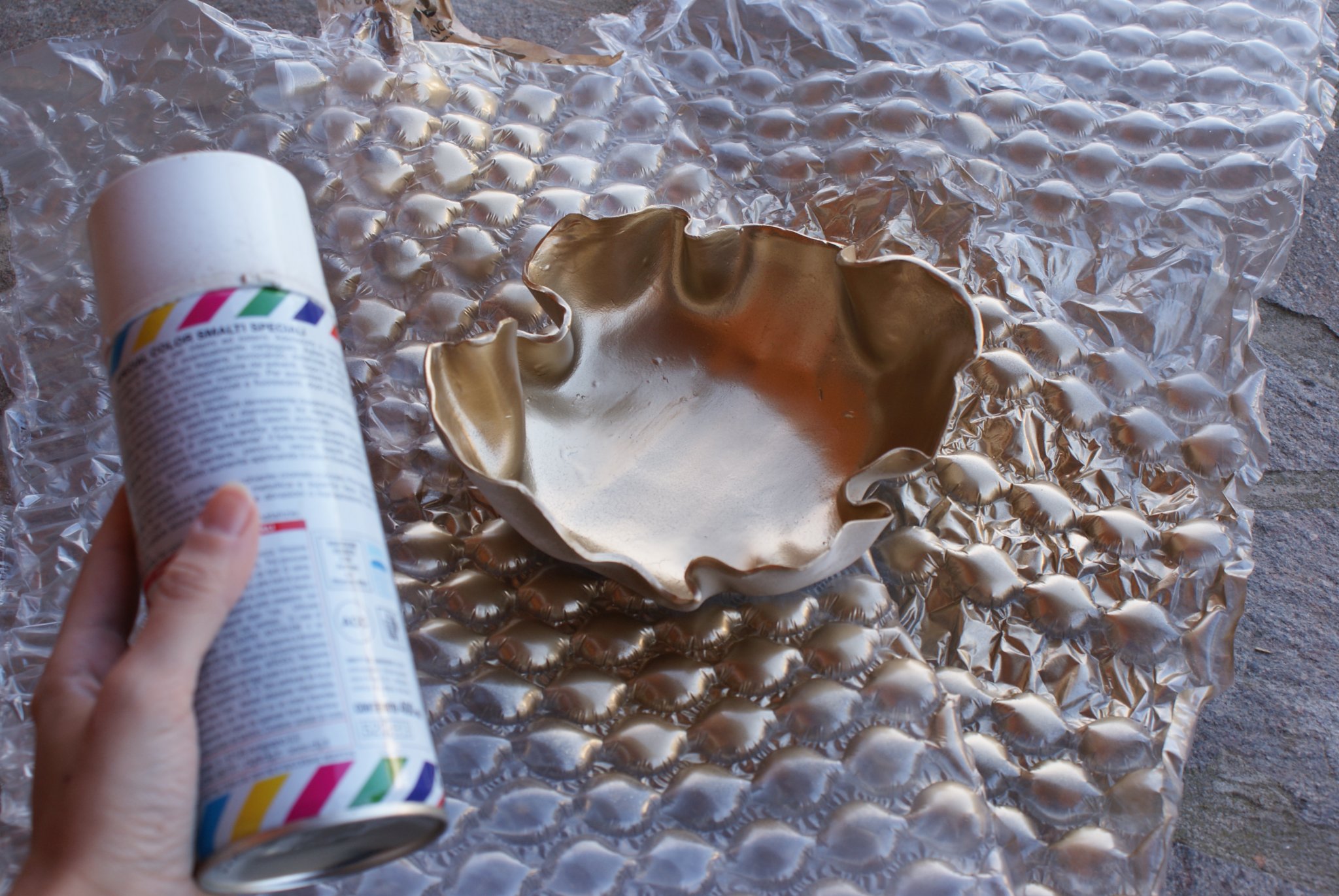 diy air dry clay bowl gold white painted easy quick tutorial decor easthetic home idea handmade ciotola argilla fai da te oro dipinta casa facile francinesplaceblog 7