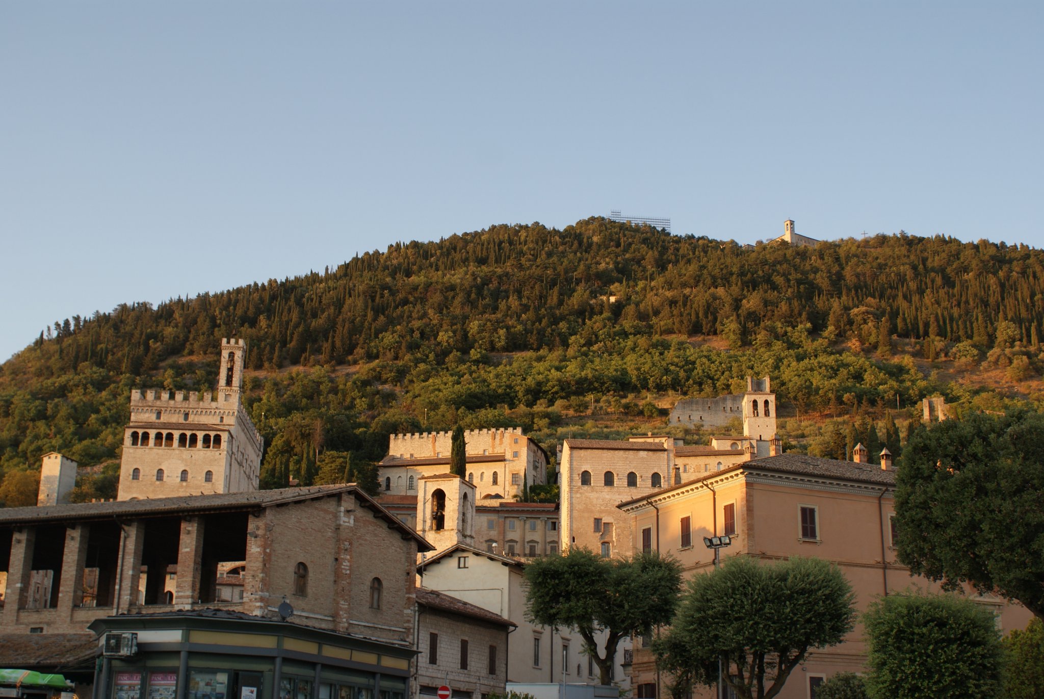 umbria tuscany travel guide see do sleep eat guida turistica toscana fare mangiare dormire visitare francinesplaceblog gubbio