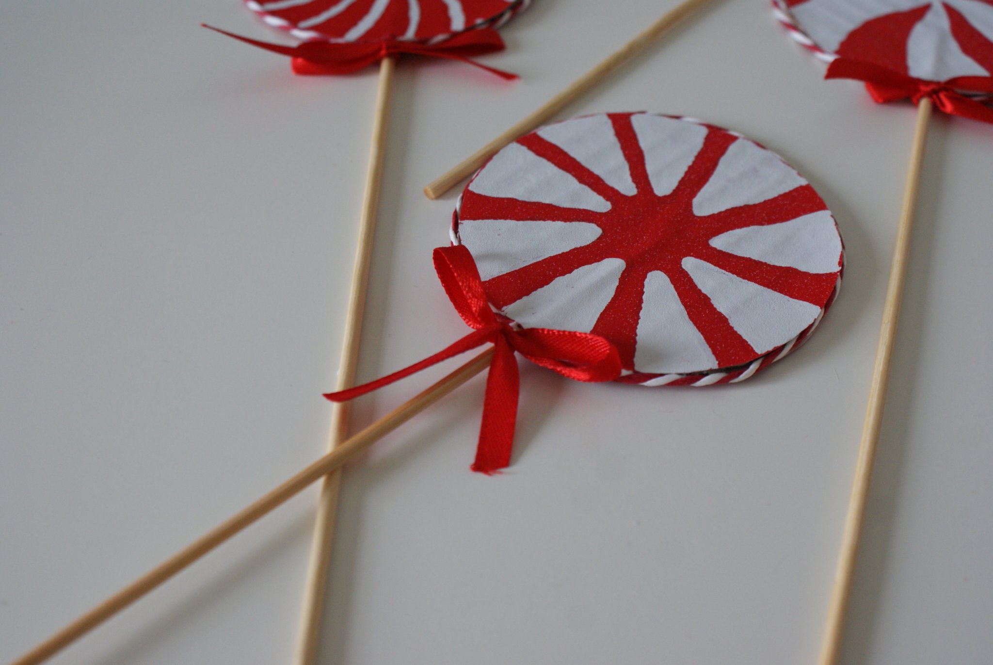 diy christmas cardboard lollipops decoration home idea faidate leccalecca cartoncino natale decorazioni casa pinterest last minute francinesplaceblog 7