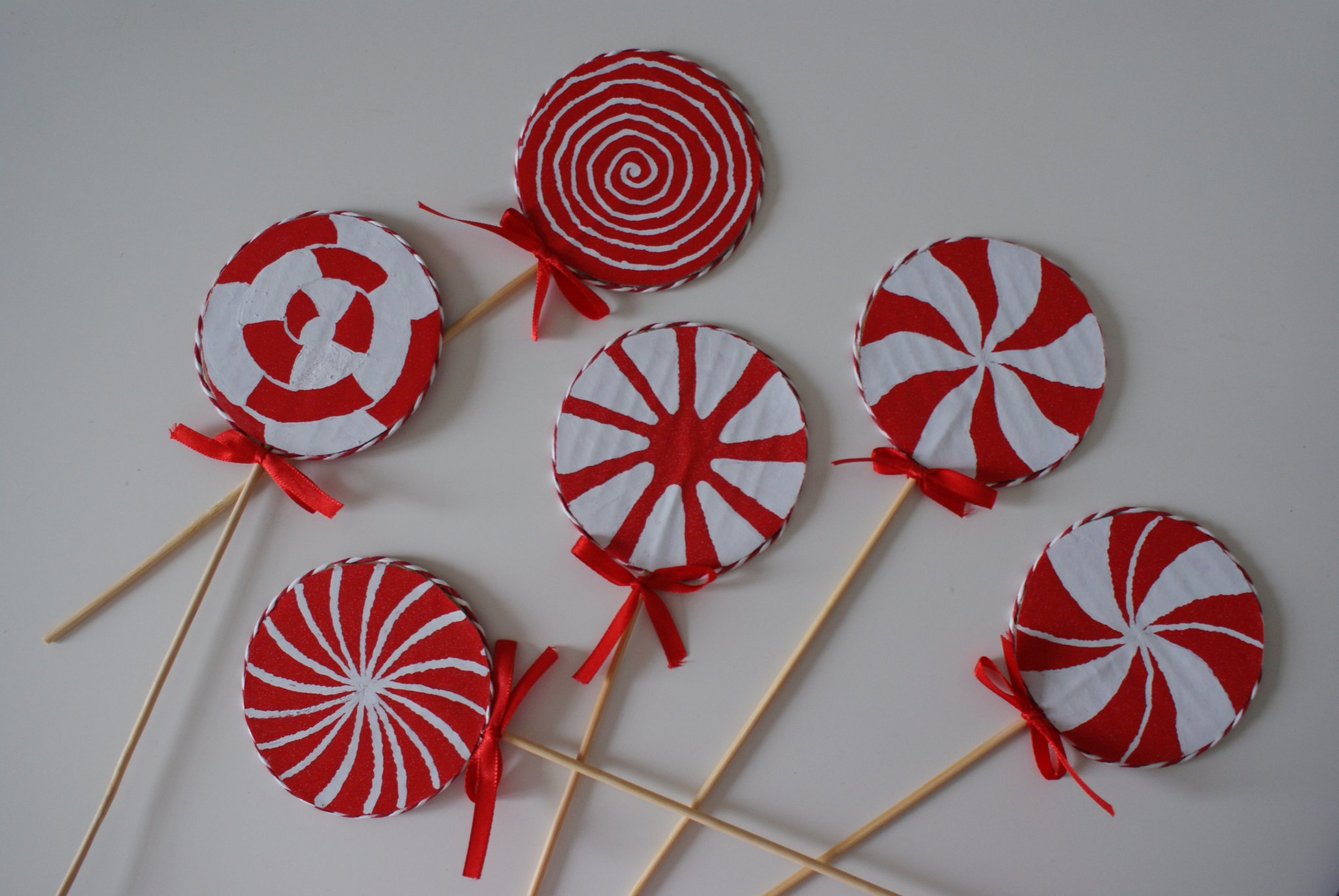 diy christmas cardboard lollipops decoration home idea faidate leccalecca cartoncino natale decorazioni casa pinterest last minute francinesplaceblog 8